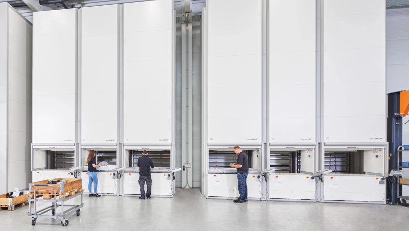 Come un magazzino verticale automatico migliora l’organizzazione 